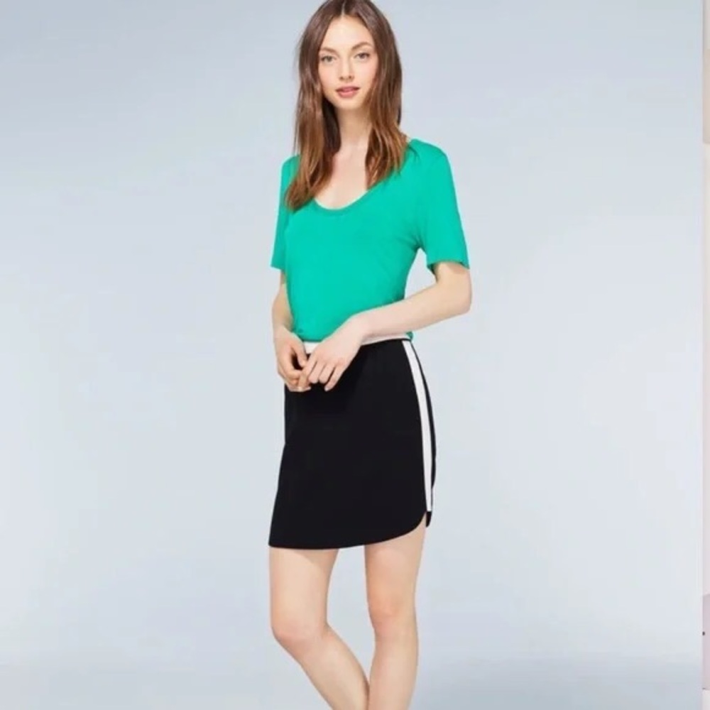 ARITZIA BABATON Tyler Mini Skirt Black with Side Stripe Size 8